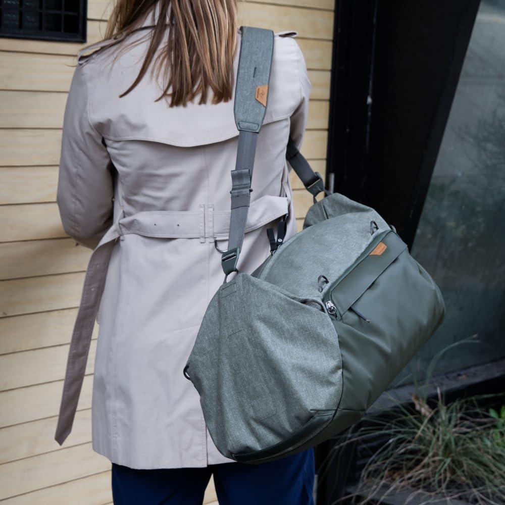 Peak Design Travel Duffel, Extra-Wide Single Zip Access, Weatherproof Shell, 4 External Pockets, Fits Packing Cubes & Camera Cubes, Ideal for Weekend Trips, Versatile Duffel Bag for Travel