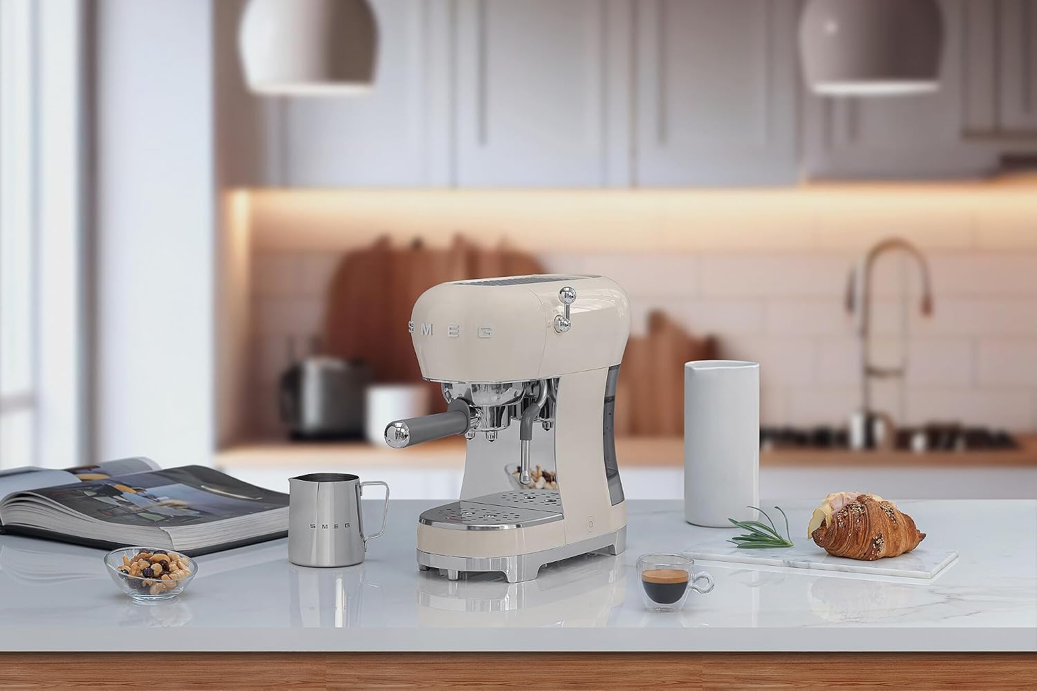Smeg ECF02 Italian Espresso Machine – Manual 15-Bar Coffee Maker, Made in Italy – Retro Design with Steam Wand (Cream)
