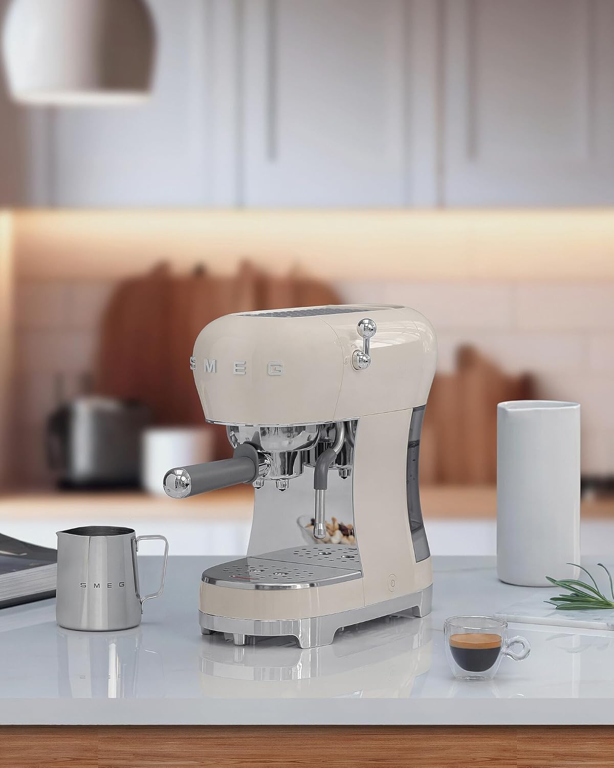 Smeg ECF02 Italian Espresso Machine – Manual 15-Bar Coffee Maker, Made in Italy – Retro Design with Steam Wand (Cream)
