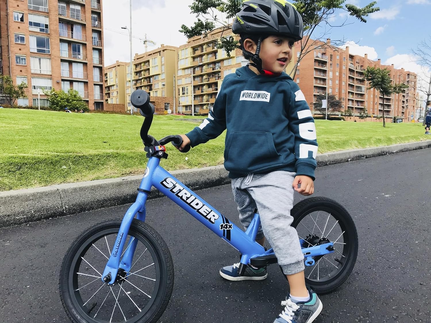 Strider 14x Classic, Balance Bike for Kids 3 to 6 Years - Includes Custom Grips, Padded Seat, Performance Footrest & All-Purpose Tires - Easy Assembly & Adjustments