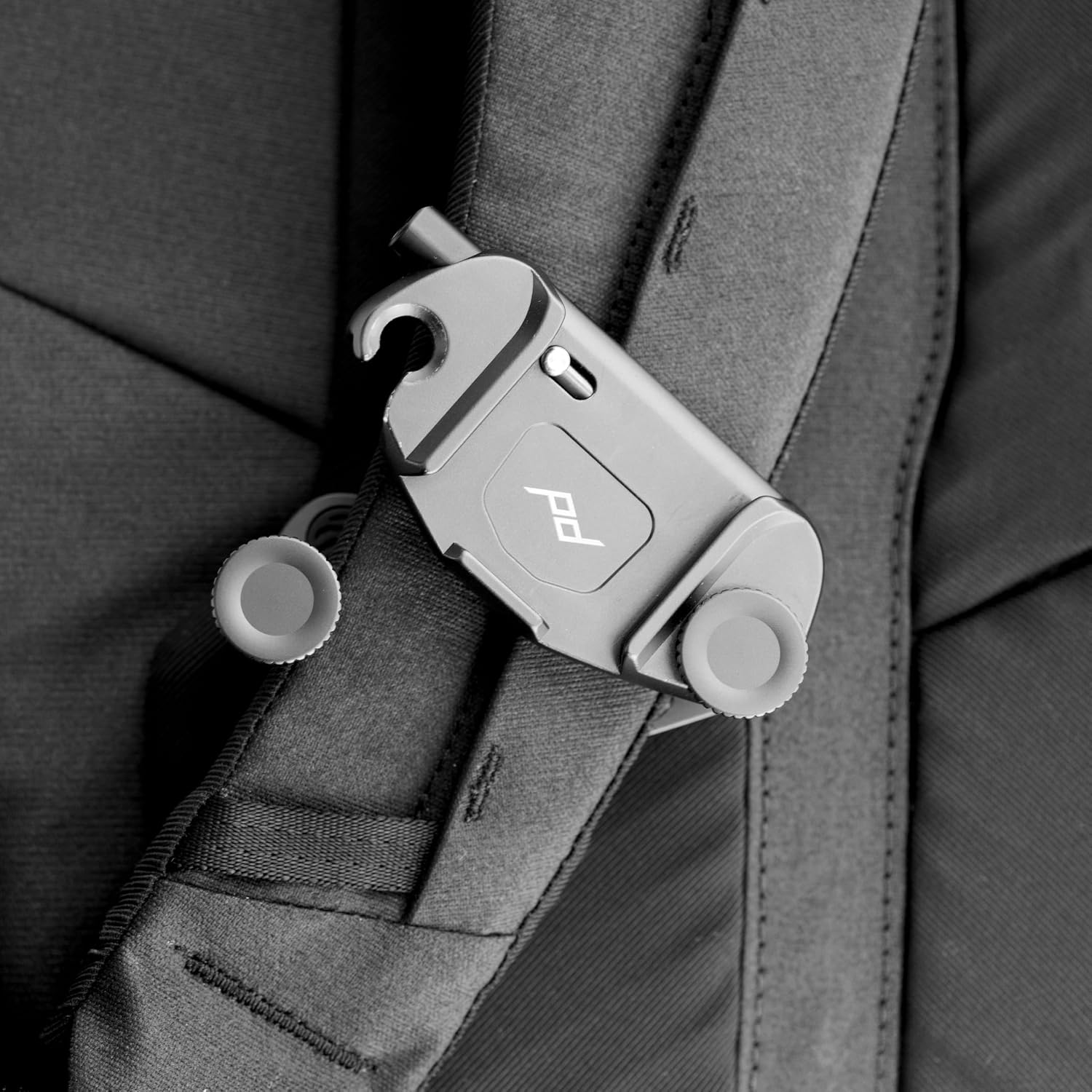 Peak Design Everyday Backpack 20L, Black, MagLatch Top, Dual Side Access, FlexFold Dividers, Fits 15' Laptop, For Camera Carry, Daily Commutes or Travel, Versatile Backpack for Men and Women