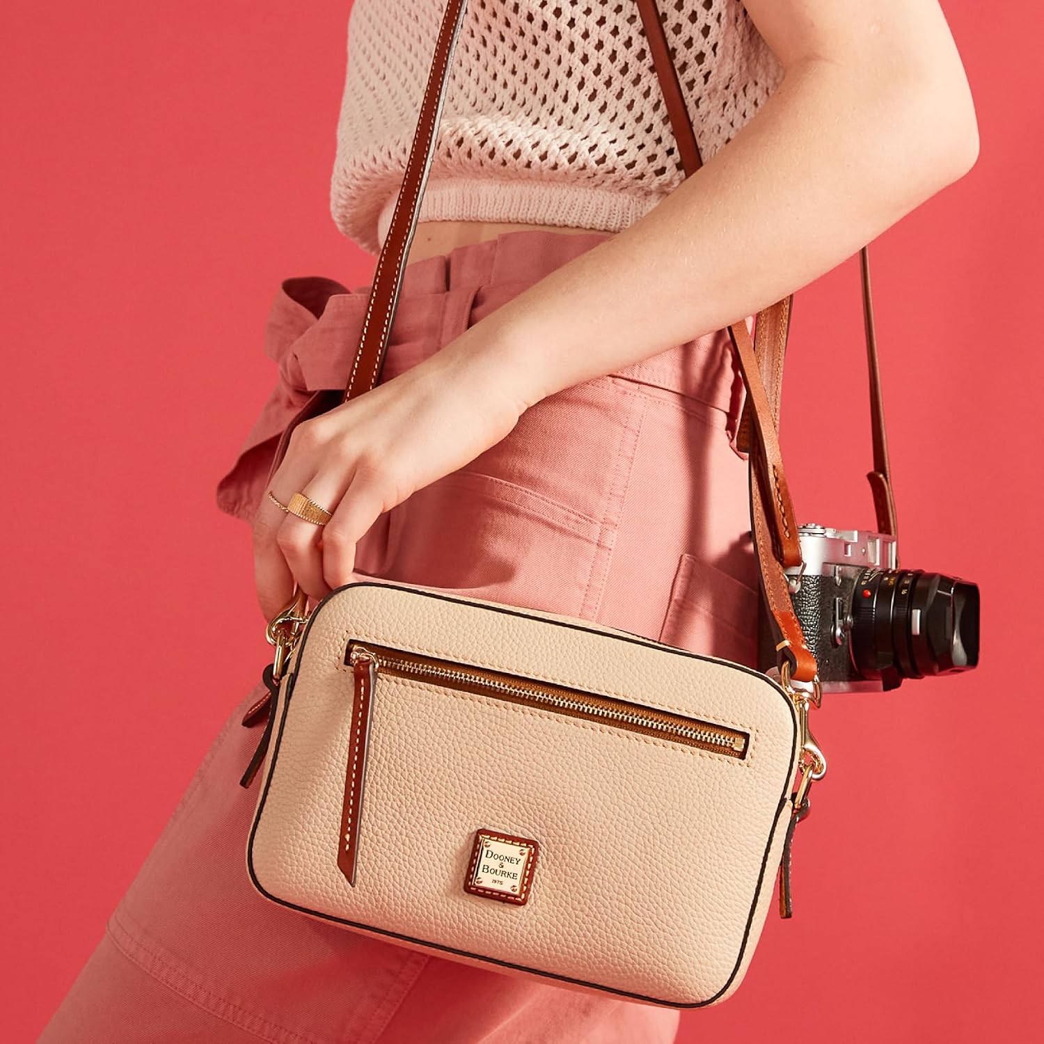 Dooney & Bourke Women's Camera Zip Crossbody in Pebble Grain Leather, Small Handbag with Adjustable Shoulder Strap