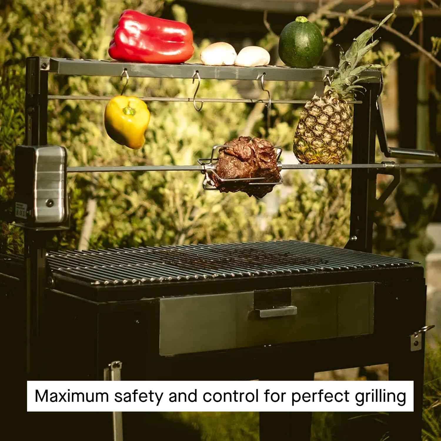 Charcoal Grill Maiten - Freestanding Santa Maria Barbecue, Adjustable Height, Detachable Front Cover, 22 lbs Capacity - Ideal for Camping