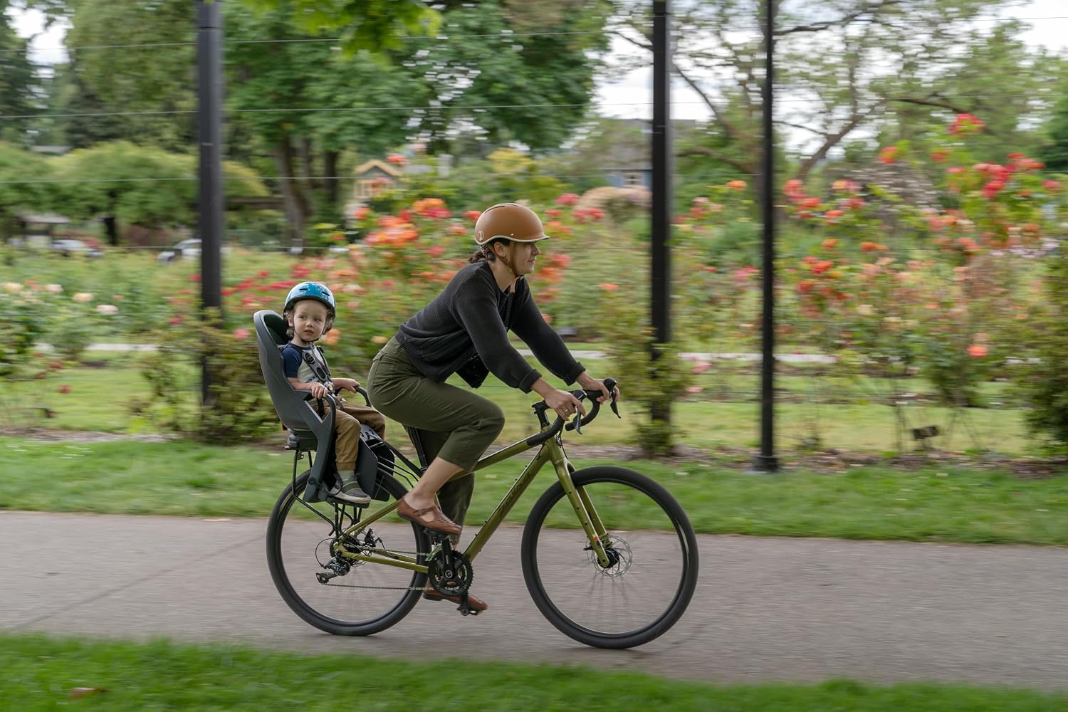 Burley Dash RM | Rack-Mounted Child Bike Seat with Padded Seating, Adjustable Fit & Footrests, Secure 5-Point Harness