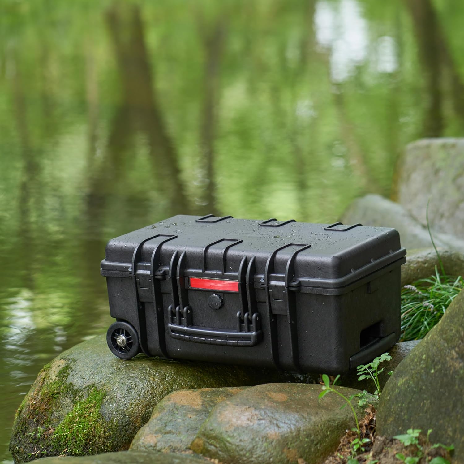 Amazon Basics Hard Protective Camera Case with Wheels, Large, Black, 22'L x 14'W x 9.8'H