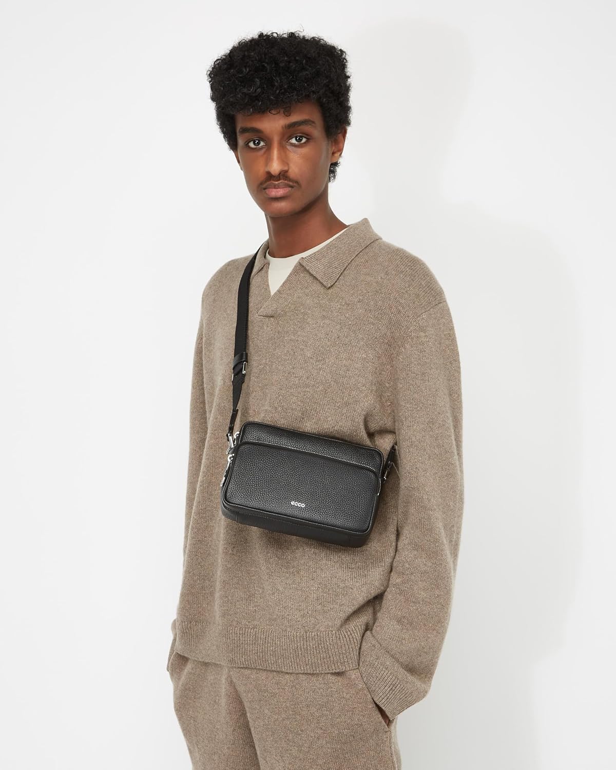 ECCO Unisex Camera Crossbody Bag, BLACK PEBBLED LEATHER, Small