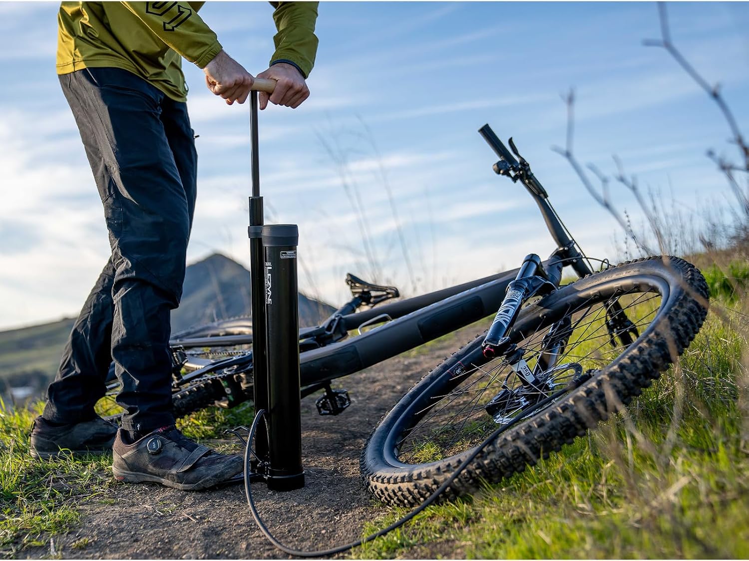 LEZYNE High Volume Tubeless Bike Floor Pump Compatible with 2.5' Gauge - 220 PSI Tire Air Pump for Mountain/Gravel Bikes - ABS-1 Pro Tubeless Chuck