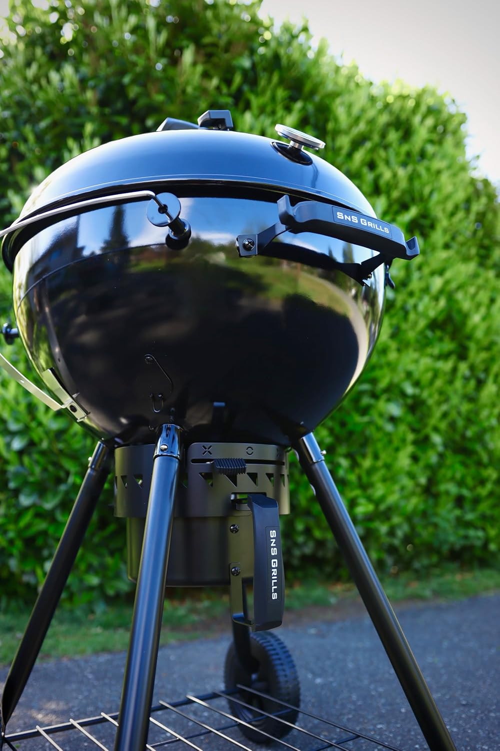 Slow 'N Sear SnS Grills Black Edition 22' Charcoal Kettle Grill, Porcelain Enamel, with Deluxe Insert and EasySpin Grate
