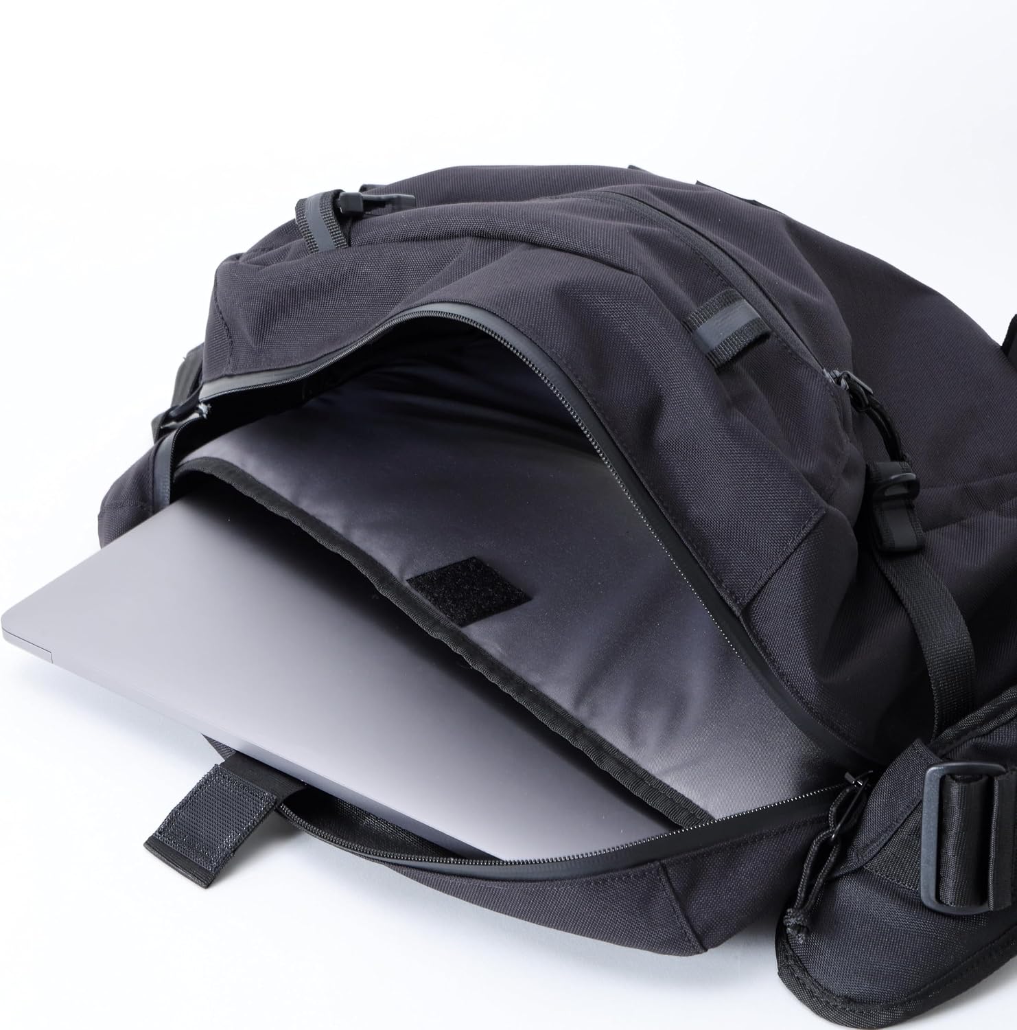 Chrome Industries Kadet Max Messenger Bag – Crossbody Sling Backpack for Men and Women w/Quick Release Buckle