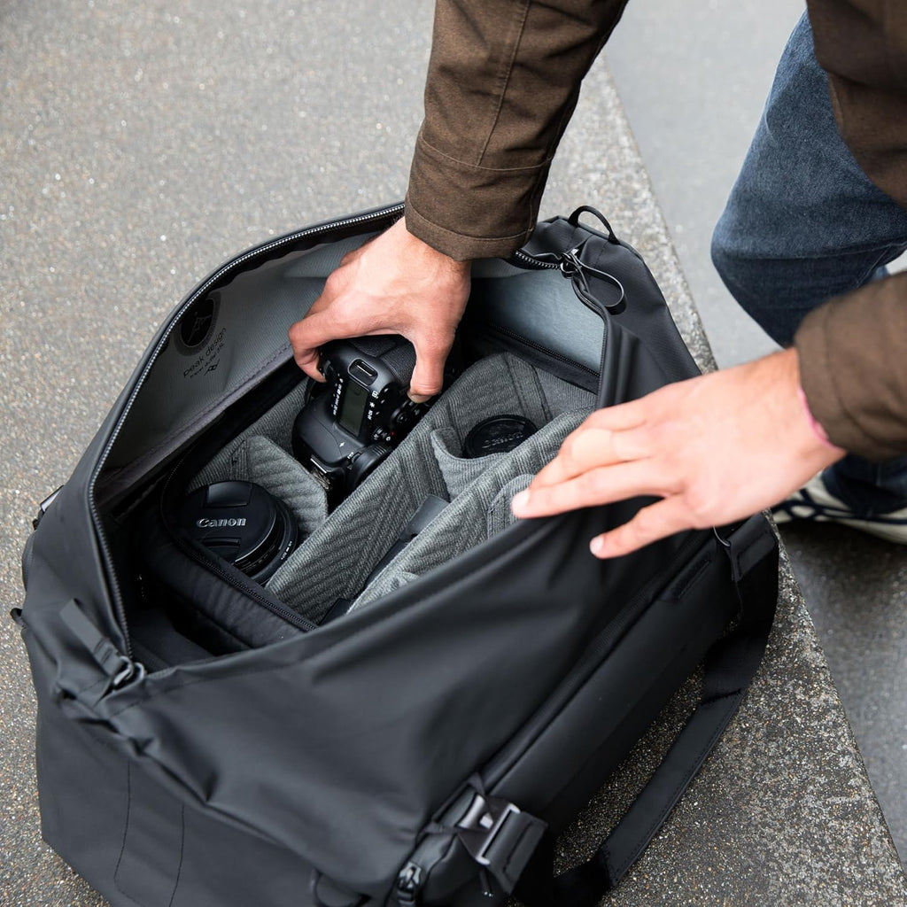 Peak Design Travel Duffel, Extra-Wide Single Zip Access, Weatherproof Shell, 4 External Pockets, Fits Packing Cubes & Camera Cubes, Ideal for Weekend Trips, Versatile Duffel Bag for Travel