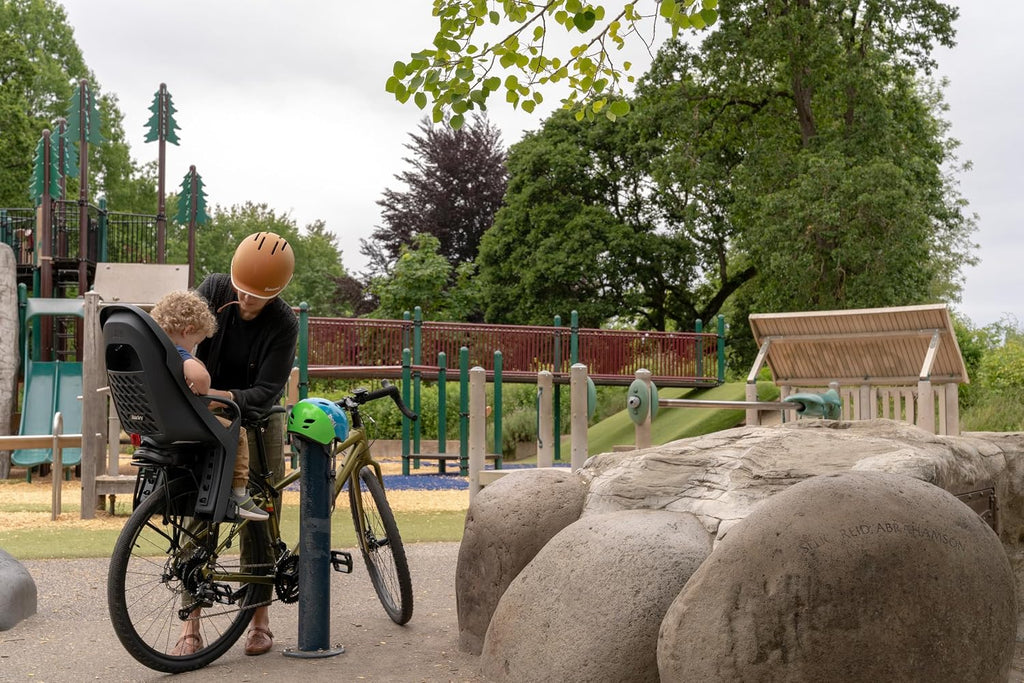Burley Dash RM | Rack-Mounted Child Bike Seat with Padded Seating, Adjustable Fit & Footrests, Secure 5-Point Harness